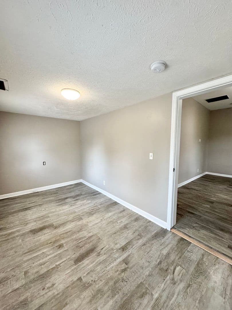Omaha Apartment: 1305 S 32nd Street