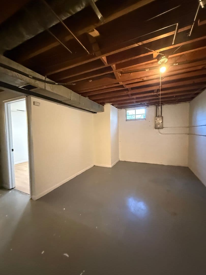 Omaha House: 4714 Huntington Avenue