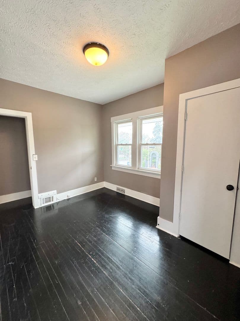 Omaha Apartment: 5148 Dodge St