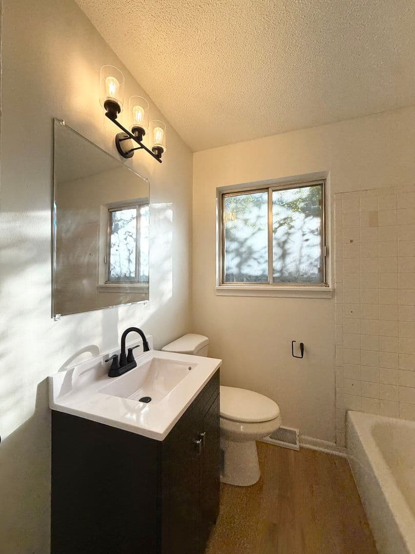 Omaha House: 4714 Huntington Avenue