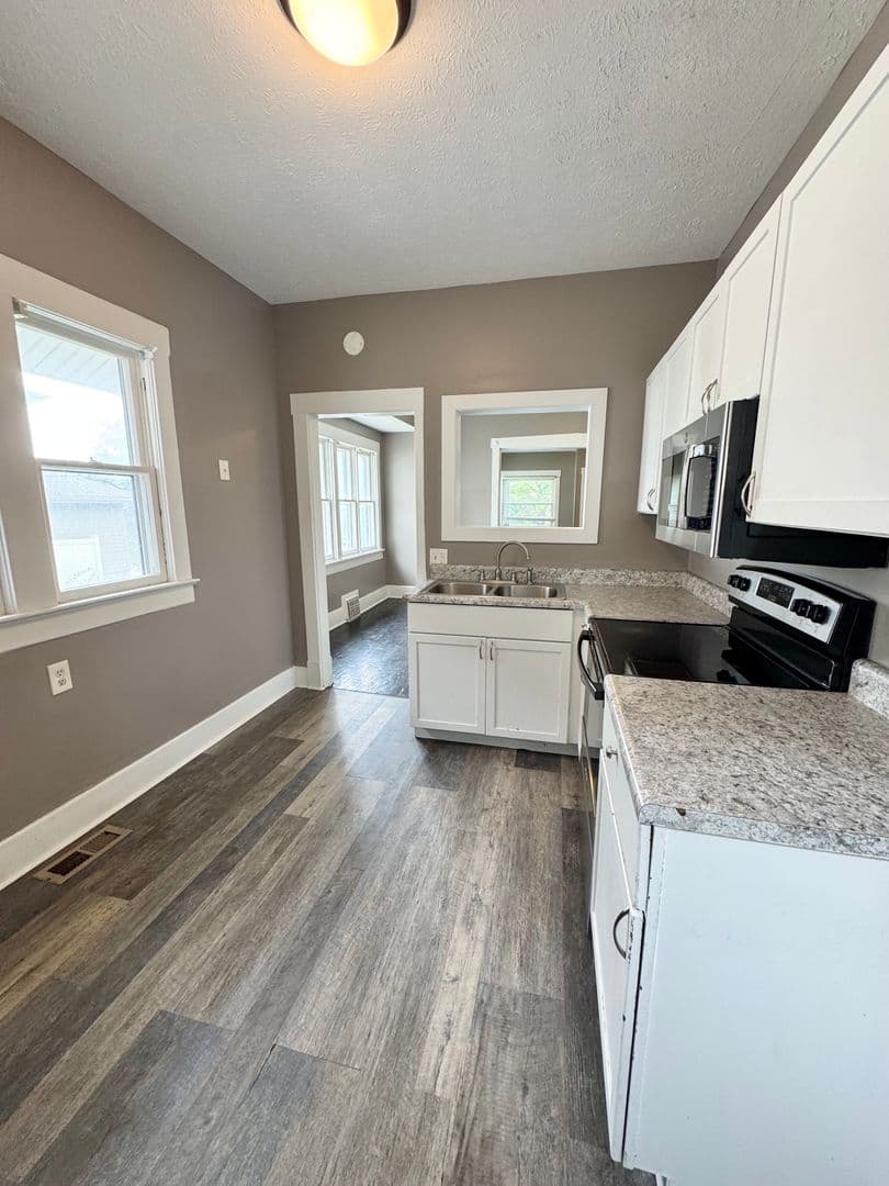Omaha Apartment: 5148 Dodge St
