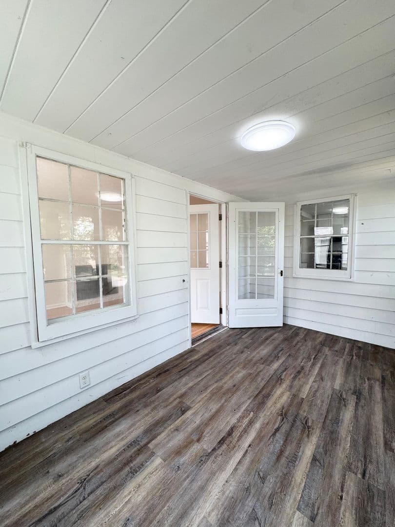 Omaha House: 2034 N 49th ST