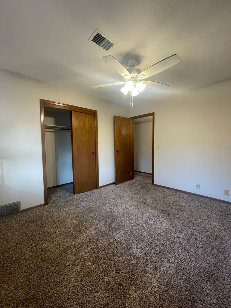 Omaha Apartment: 8002 Blondo Plaza