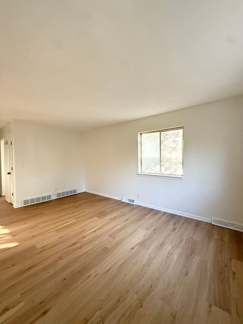 Omaha House: 4714 Huntington Avenue
