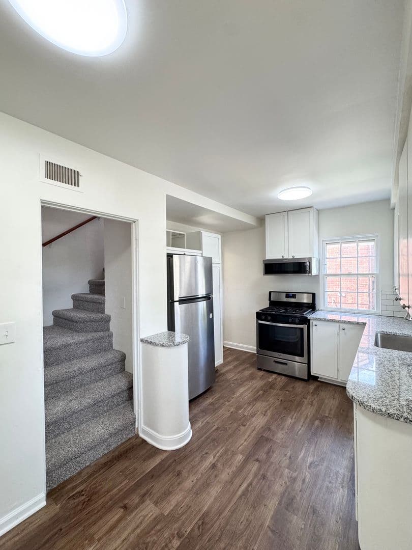 Omaha House: 2034 N 49th ST