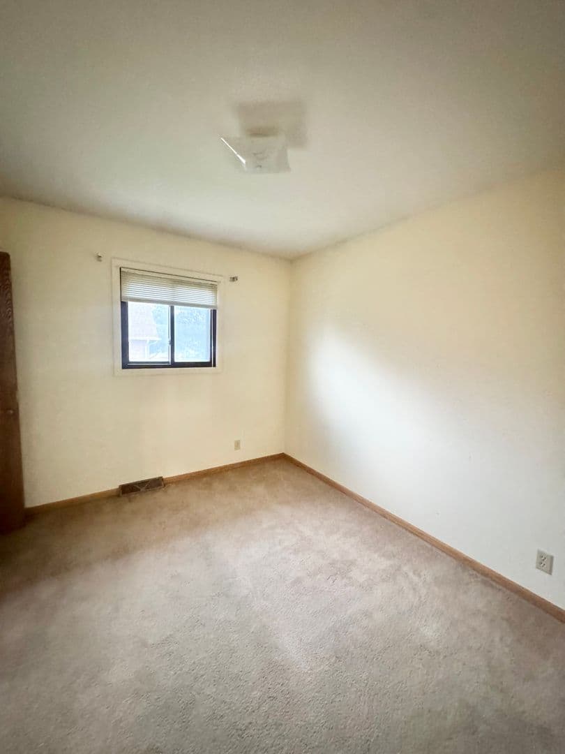 Omaha Apartment: 2723 N 93rd Street