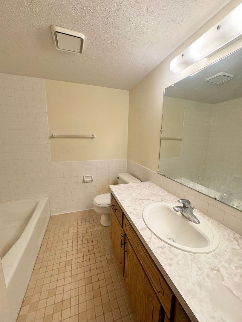 Omaha Apartment: 2675 N 93rd Street