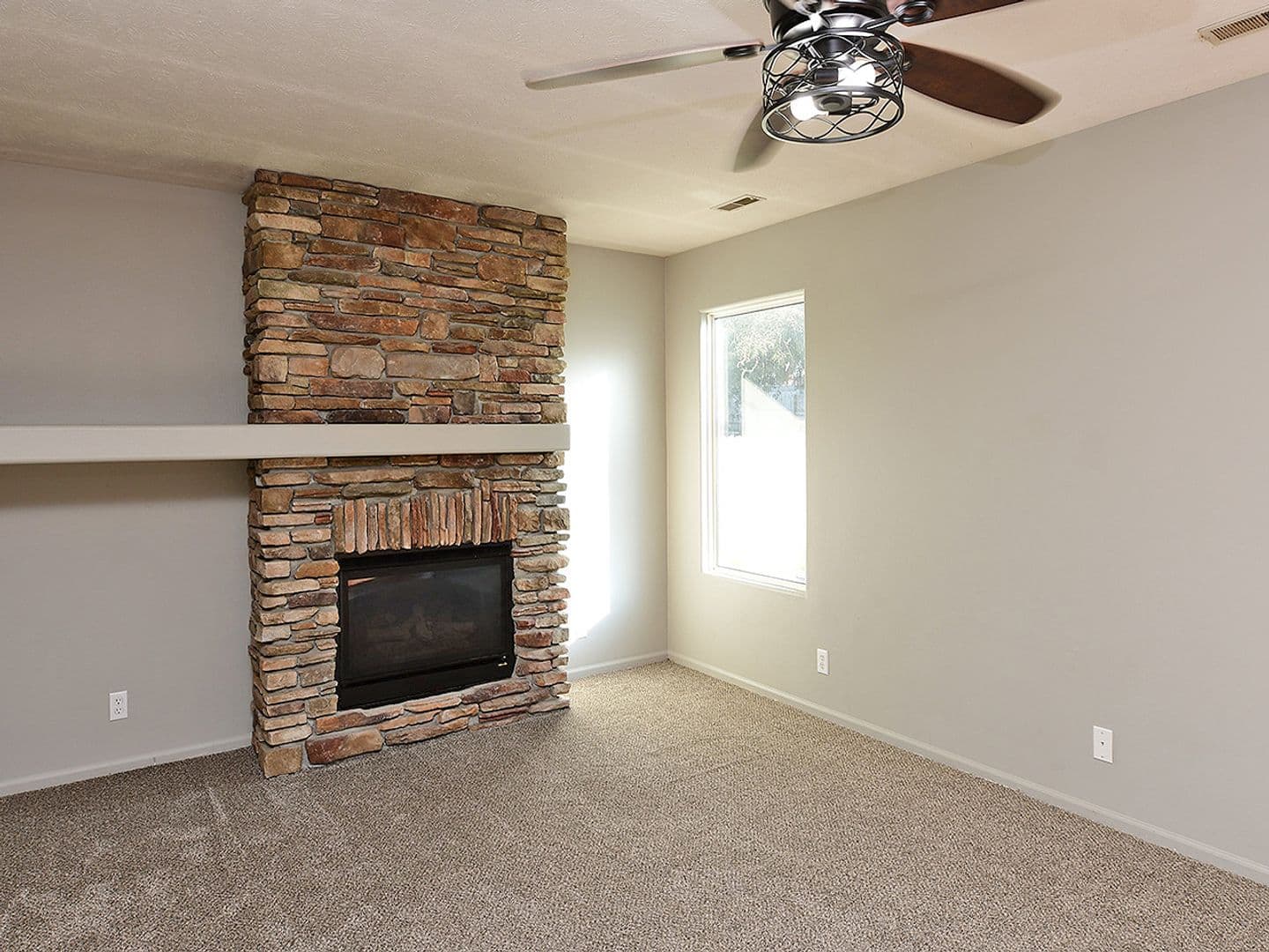 Omaha House: 4413 S 176th Ave