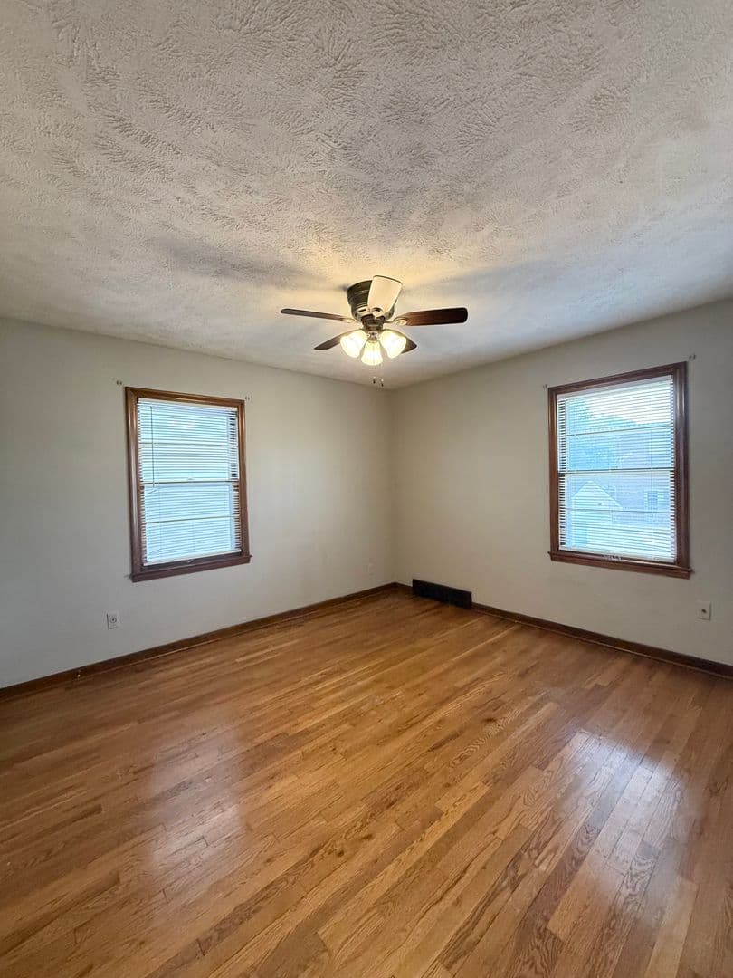 Omaha Apartment: 220 N 32nd Ave