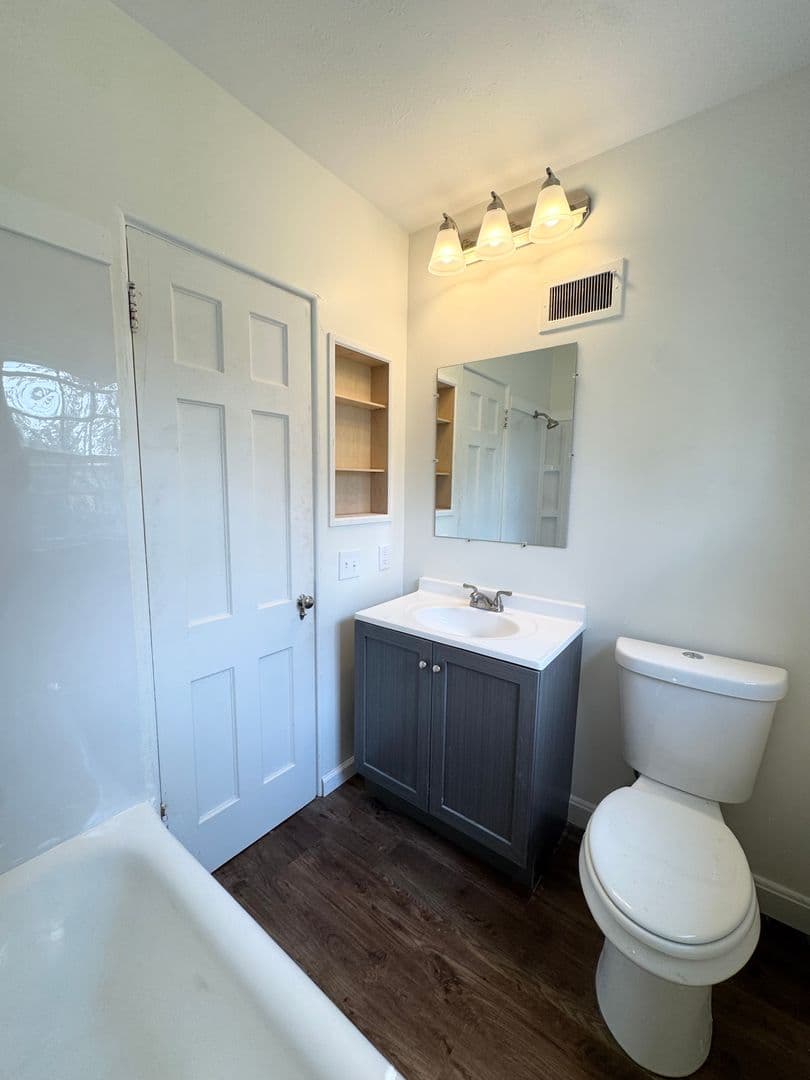 Omaha House: 2034 N 49th ST
