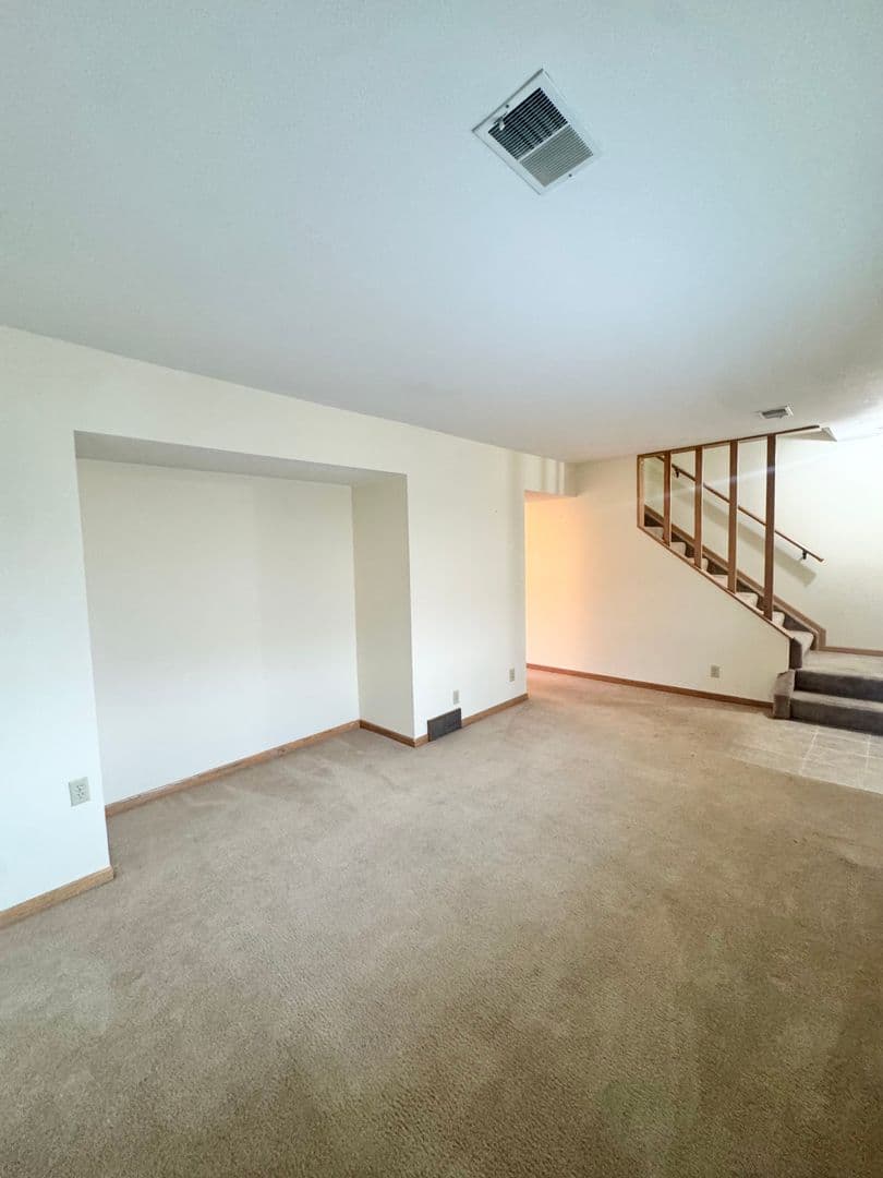 Omaha Apartment: 2723 N 93rd Street
