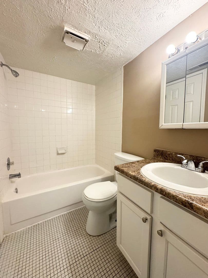 Omaha Apartment: 11706 Arbor Street
