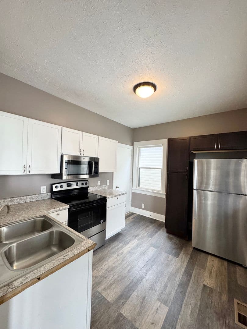 Omaha Apartment: 5148 Dodge St