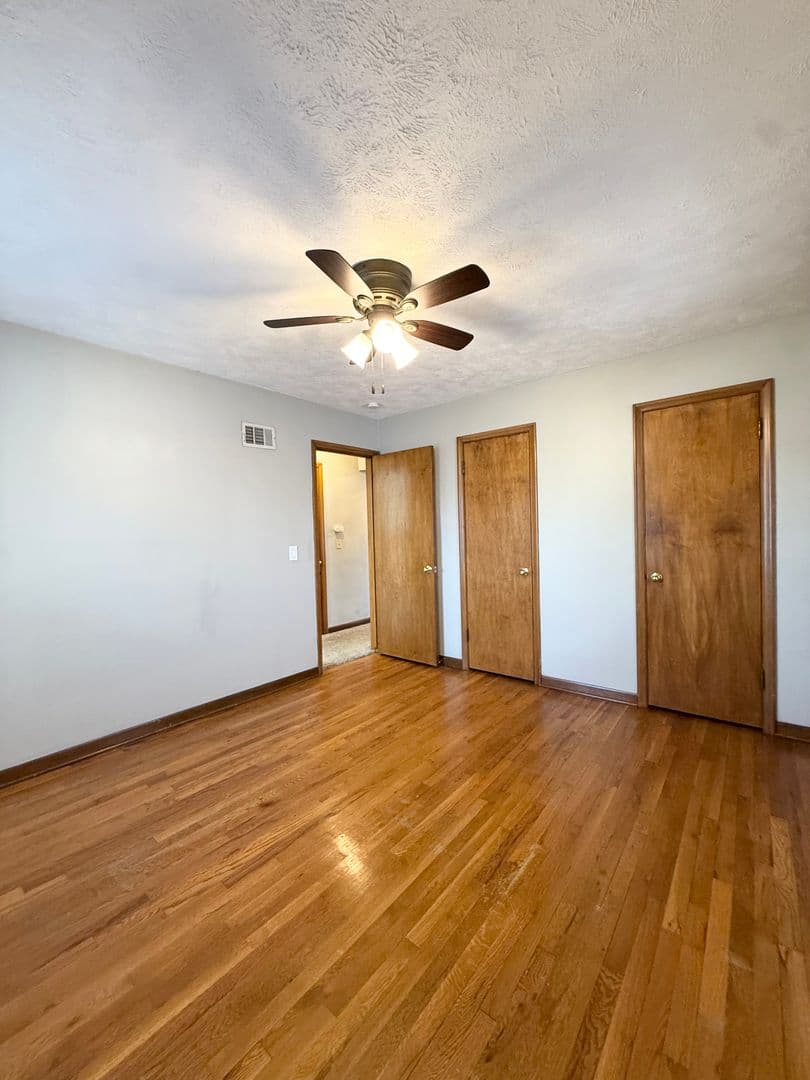 Omaha Apartment: 220 N 32nd Ave