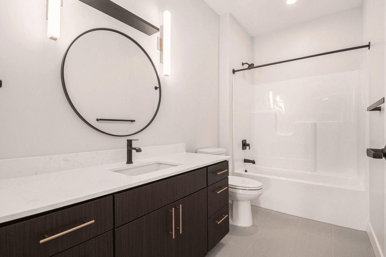 Tekamah Apartment: 300 S 13th Street