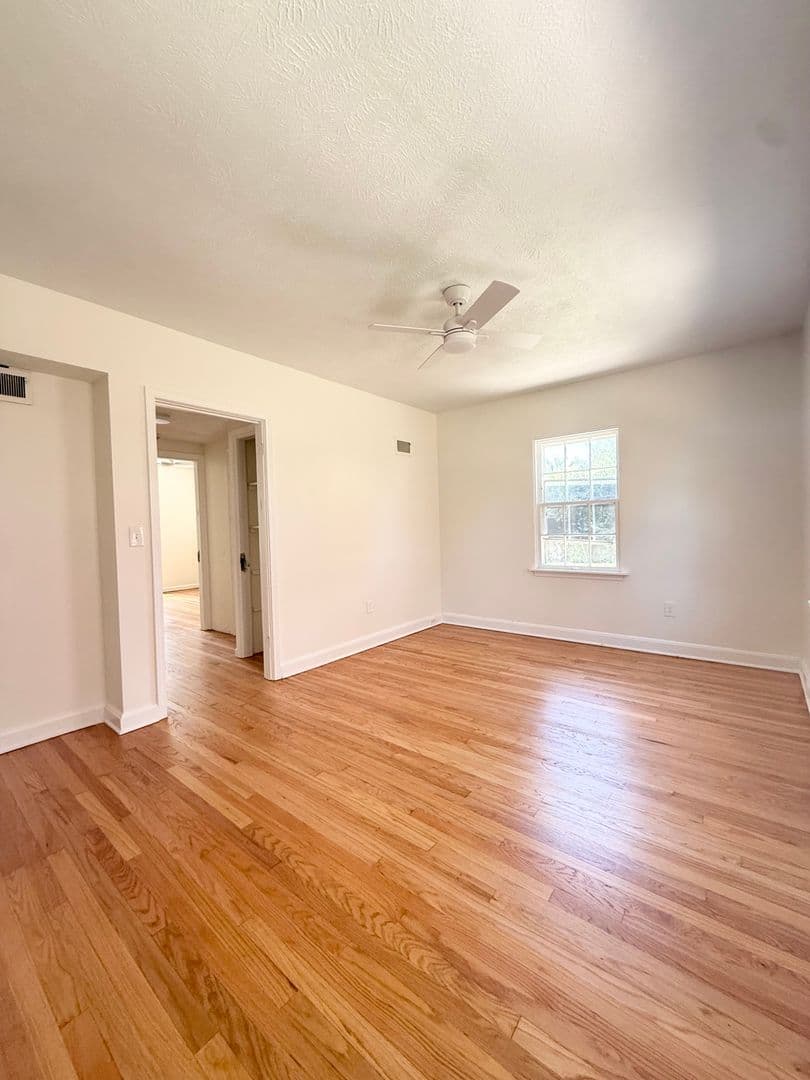 Omaha House: 2034 N 49th ST