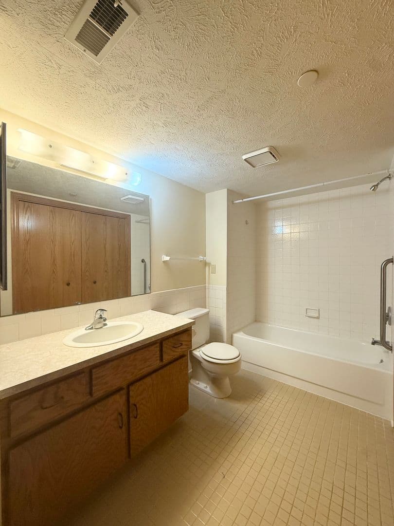 Omaha Apartment: 2715 N 93rd Street