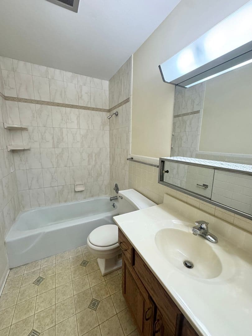 Omaha Apartment: 2723 N 93rd Street