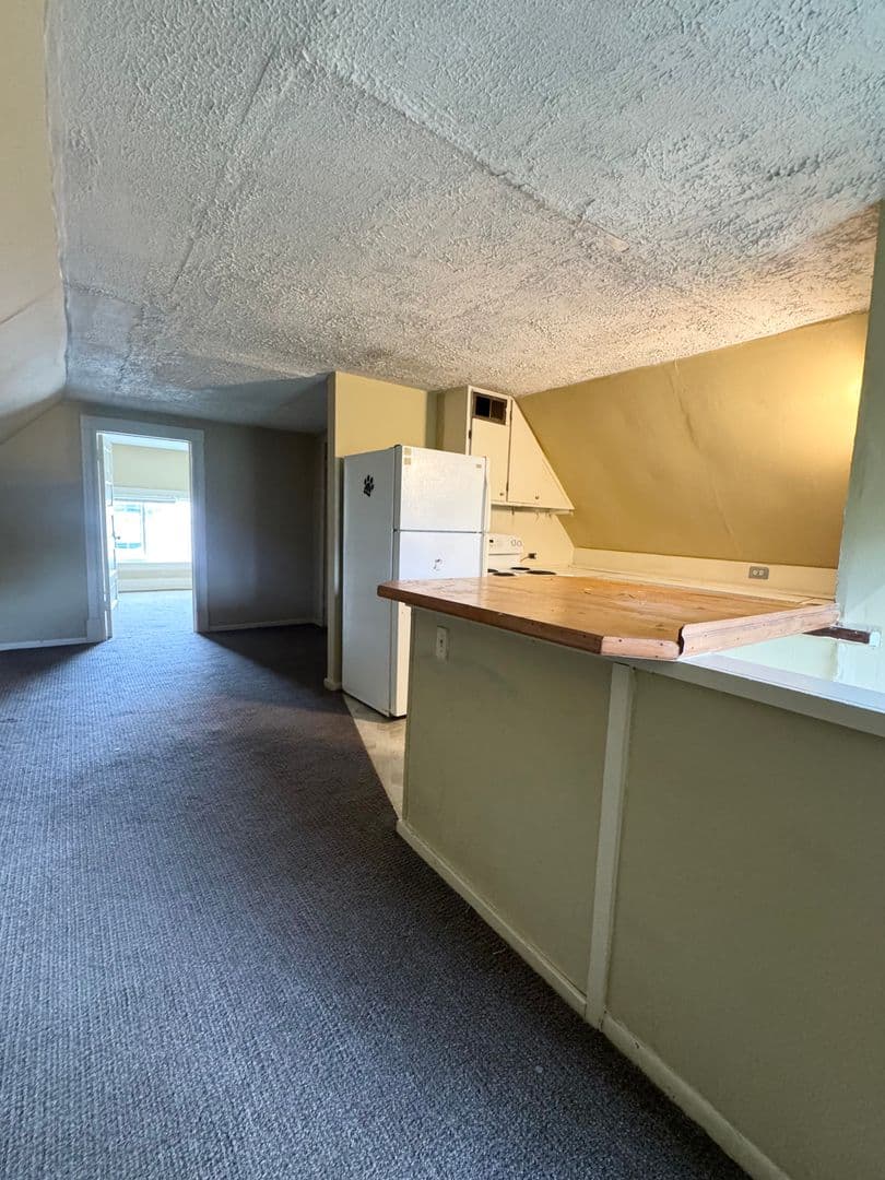 Omaha Apartment: 112 N 38th Ave