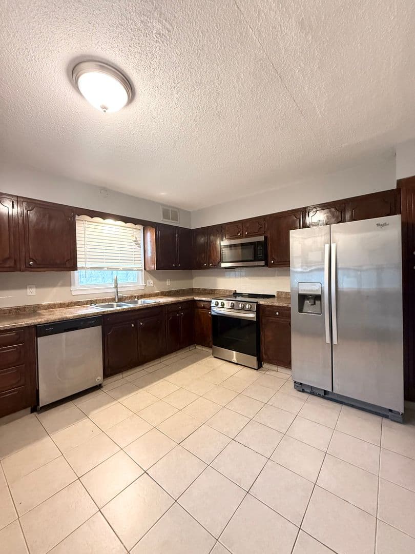 Omaha House: 6605 North 65th Street