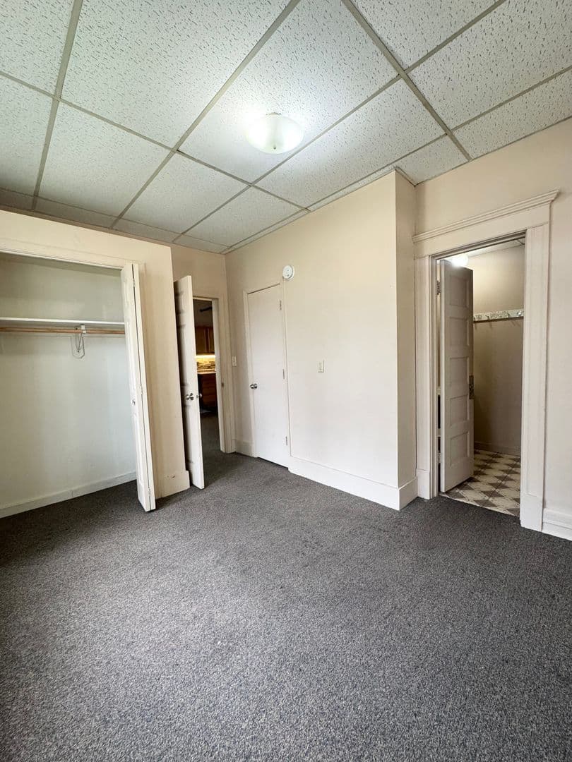 Omaha Apartment: 112 N 38th Ave