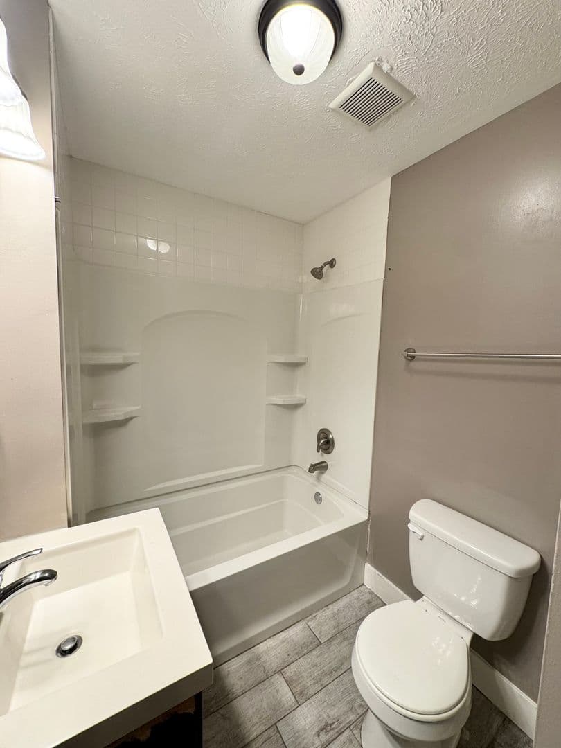 Omaha Apartment: 5148 Dodge St