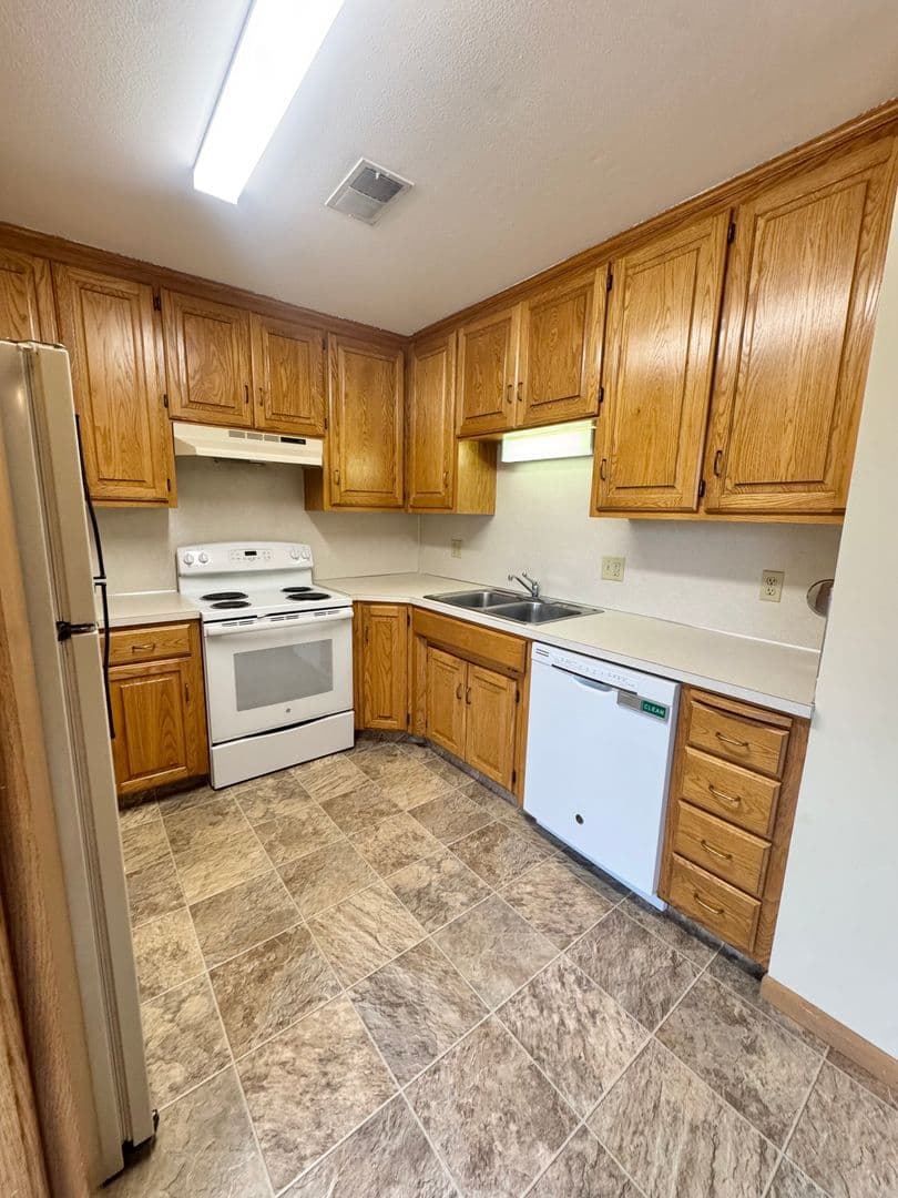 Omaha Apartment: 2723 N 93rd Street
