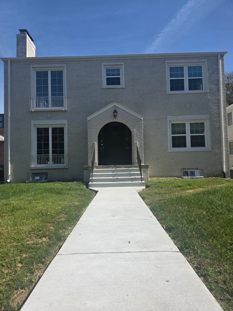 Omaha House: 417 S 38th Avenue