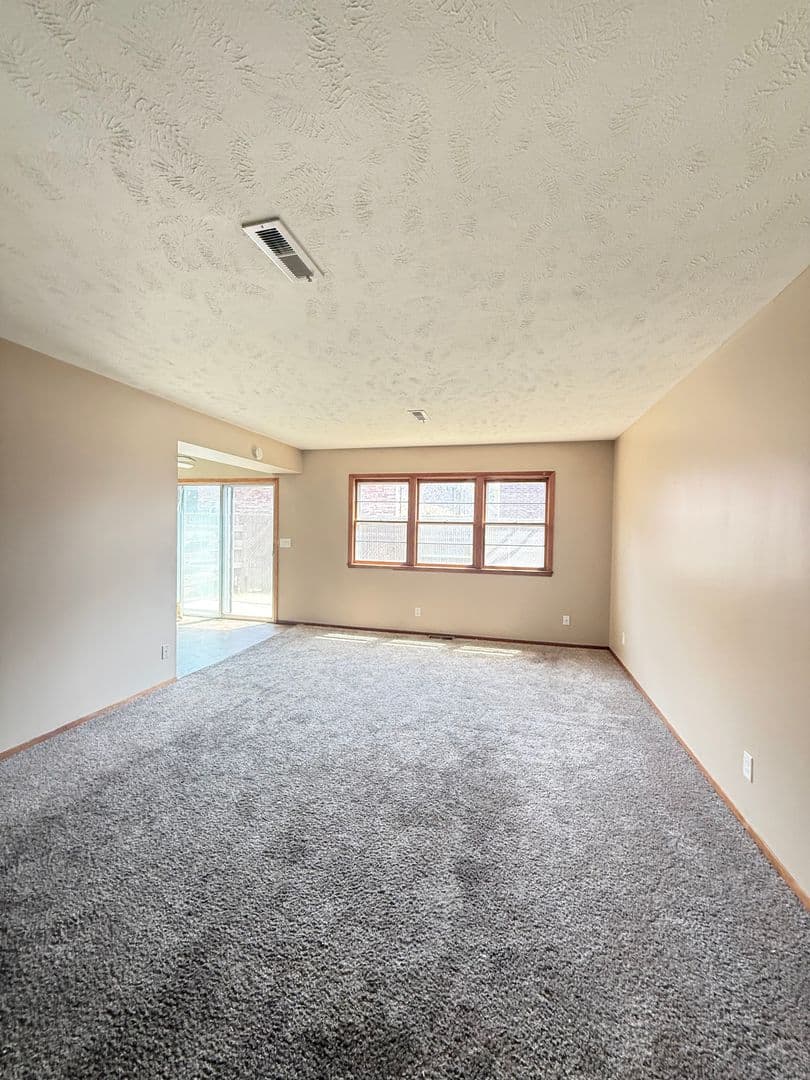 Bellevue Apartment: 203 W 29th Avenue