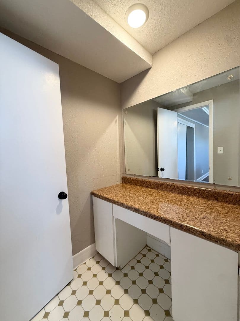 Omaha Apartment: 3512 Dodge Street