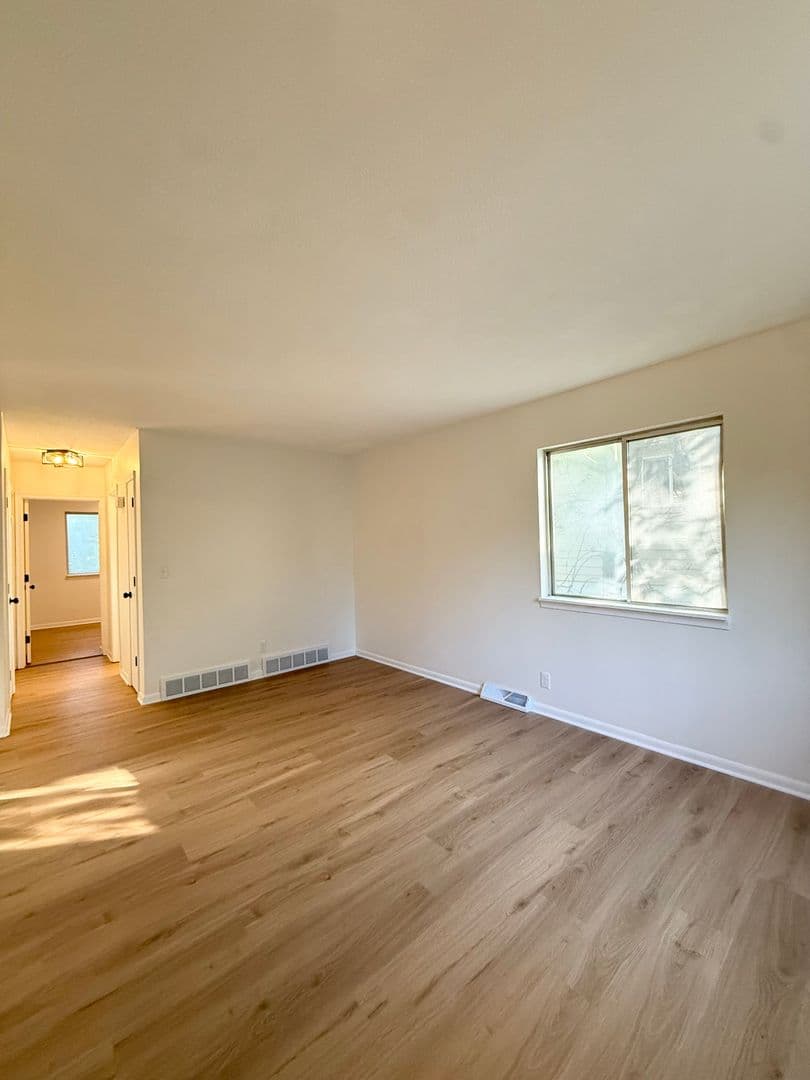 Omaha House: 4714 Huntington Avenue