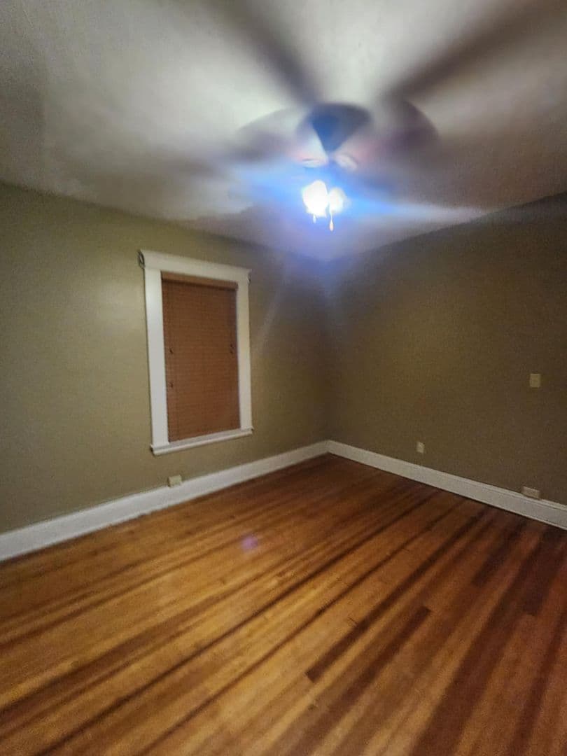 Omaha House: 566 S 26th Avenue