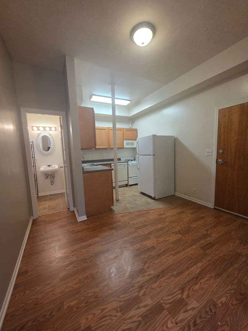 Omaha Apartment: 563 S 26th Ave