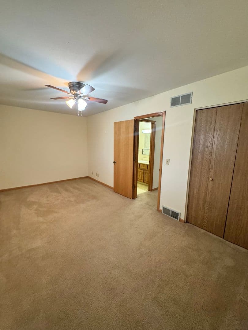 Omaha Apartment: 2723 N 93rd Street