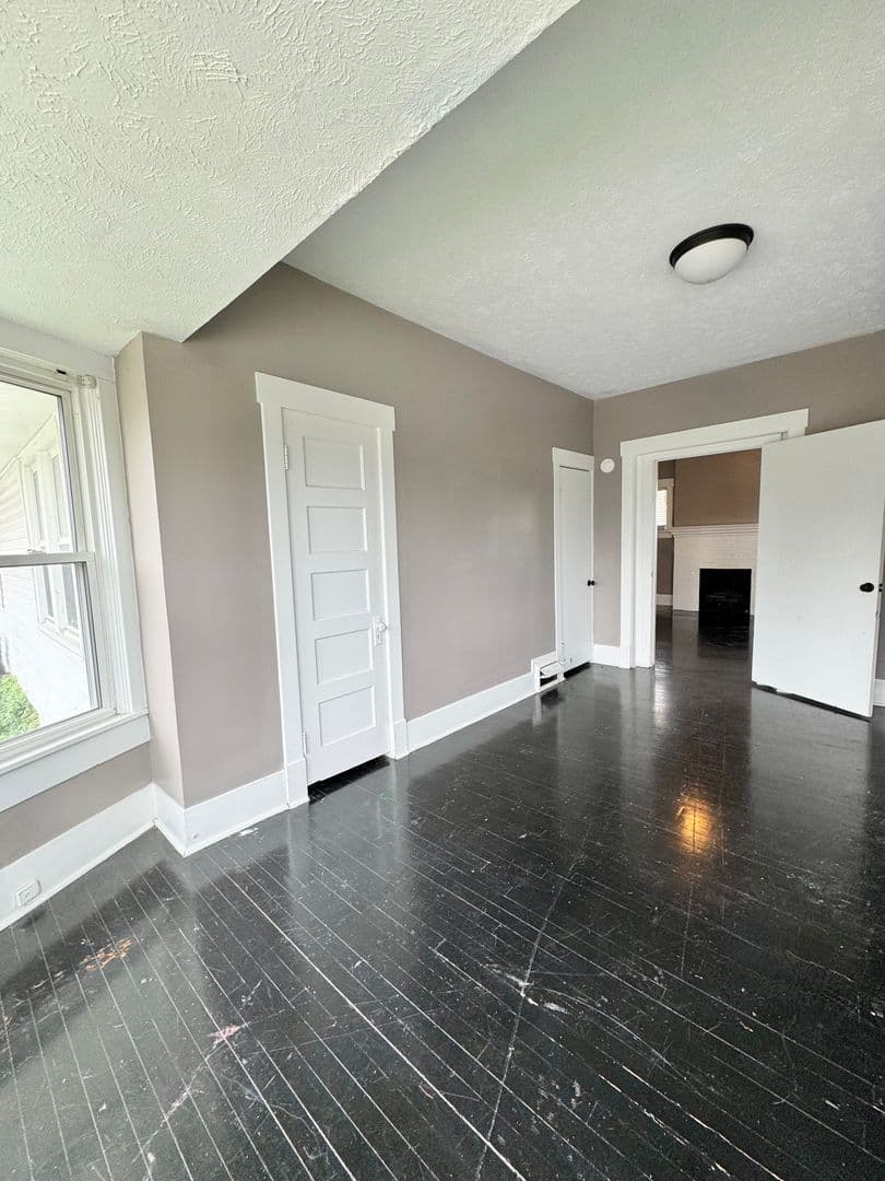 Omaha Apartment: 5148 Dodge St