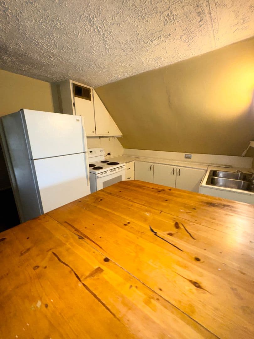 Omaha Apartment: 112 N 38th Ave