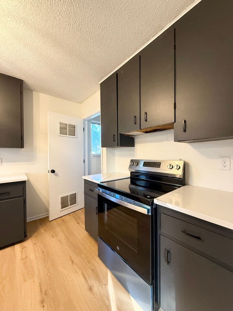Omaha House: 4714 Huntington Avenue