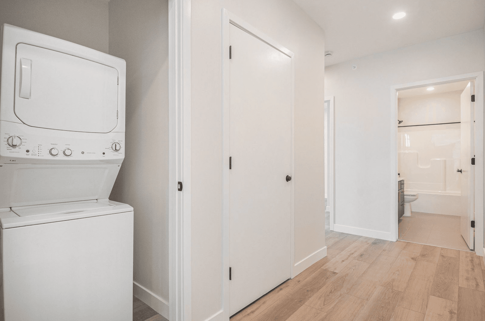 Tekamah Apartment: 300 S 13th Street