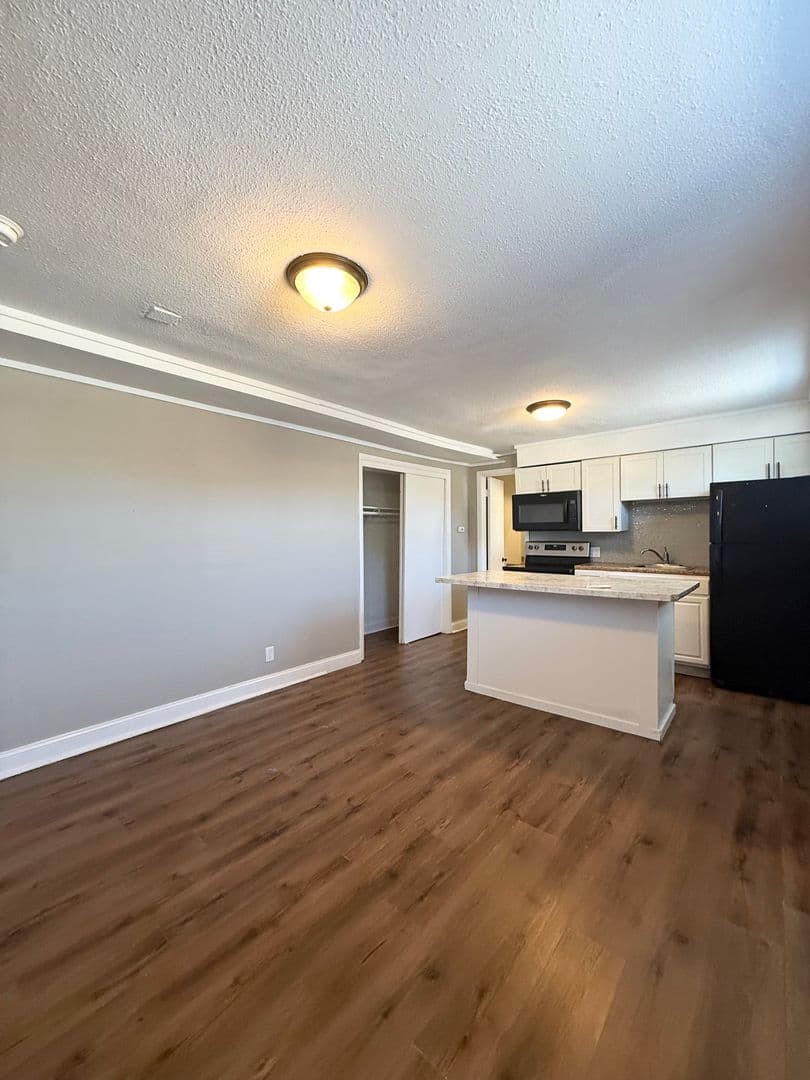 Omaha Apartment: 3512 Dodge Street