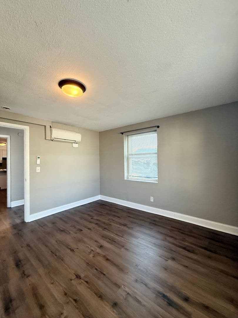 Omaha Apartment: 3512 Dodge Street