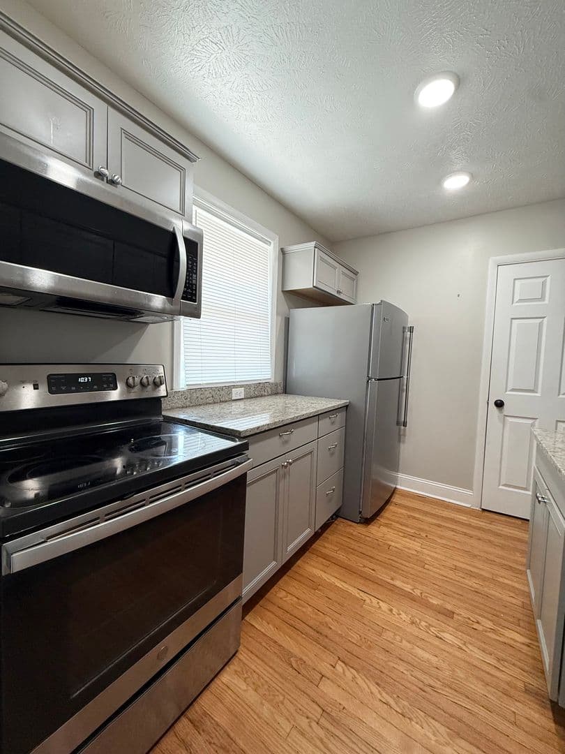 Omaha Apartment: 3512 Dodge Street