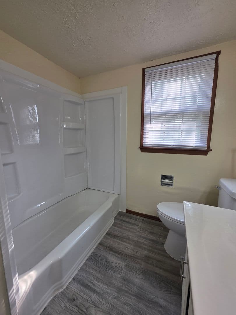Omaha Apartment: 4918 Ames Ave