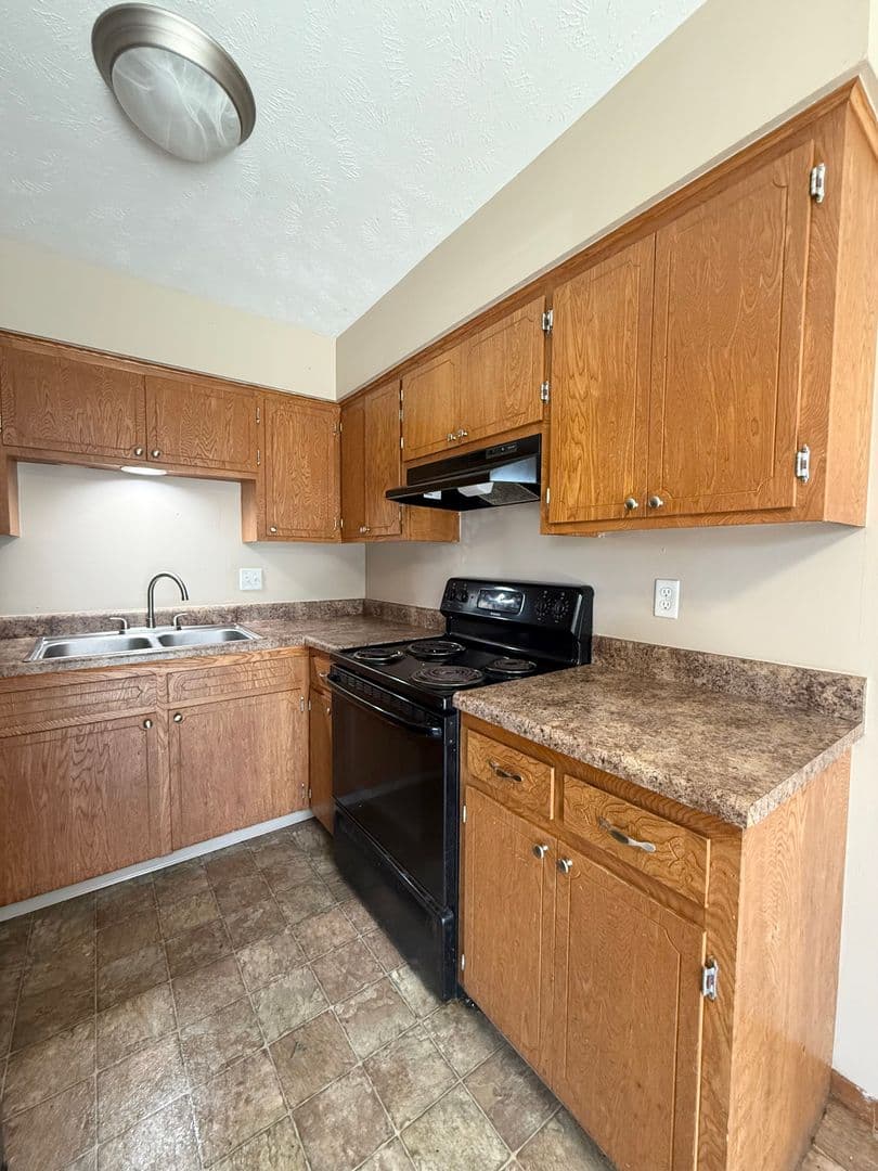 Bellevue Apartment: 203 W 29th Avenue