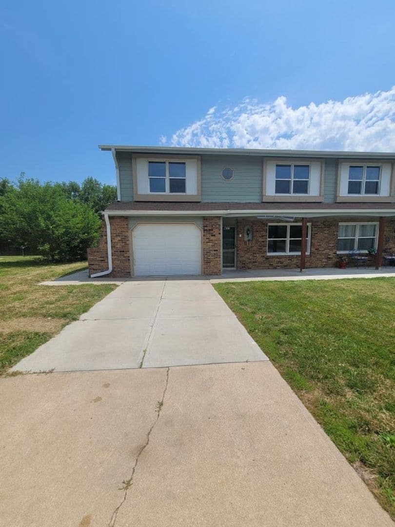 Omaha House: 6607 N 65th Street