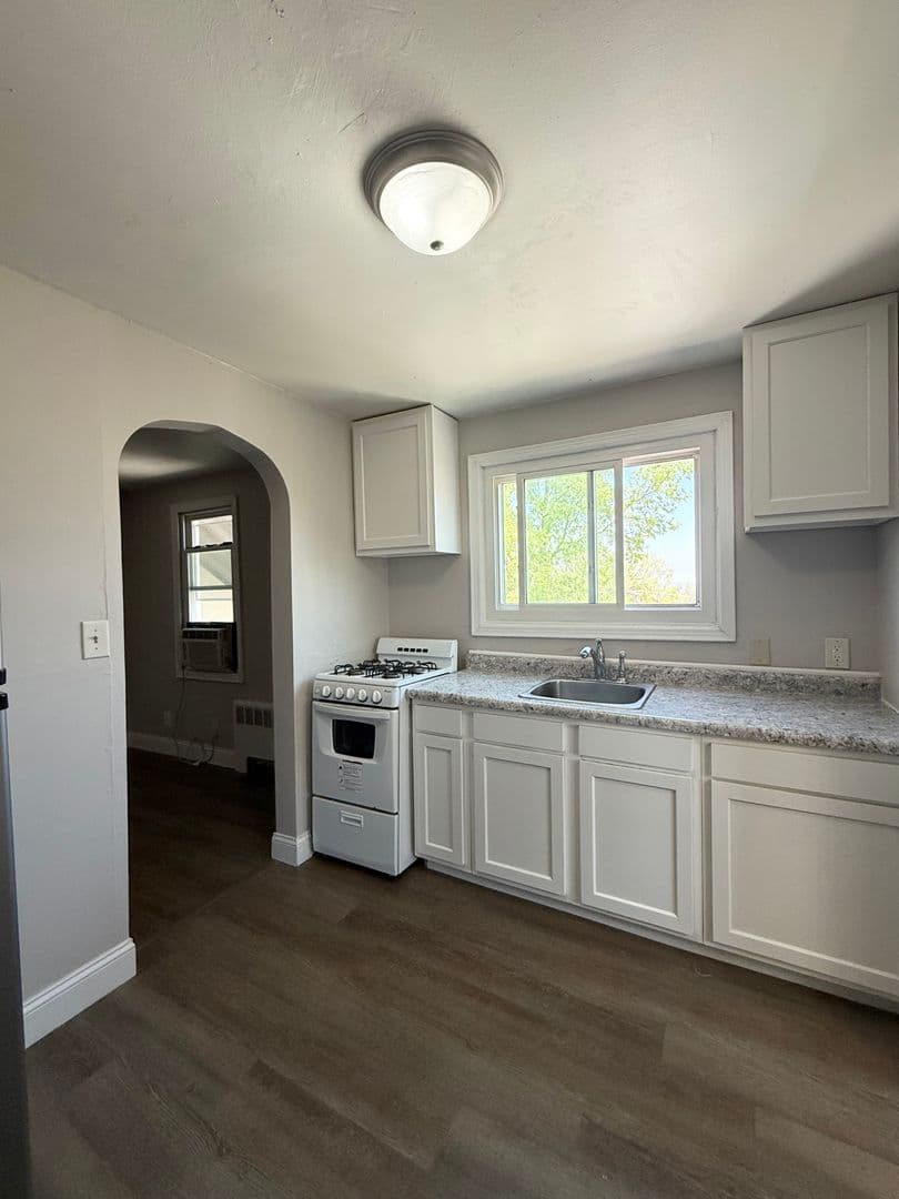 Omaha Apartment: 3907 S 24th Street