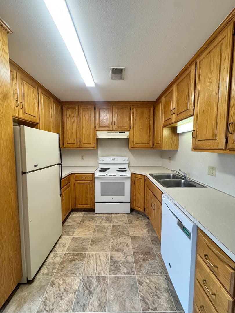 Omaha Apartment: 2723 N 93rd Street