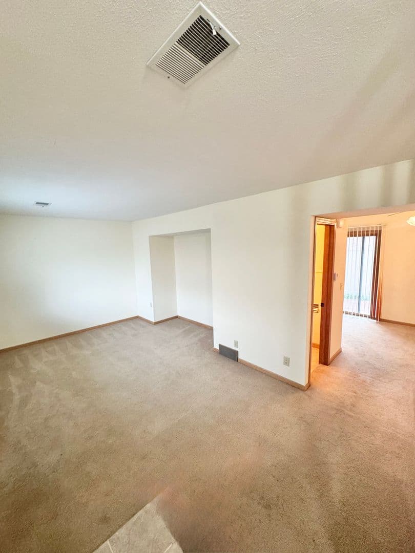 Omaha Apartment: 2723 N 93rd Street