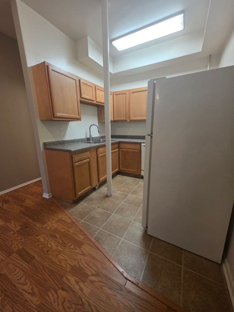 Omaha Apartment: 563 S 26th Ave