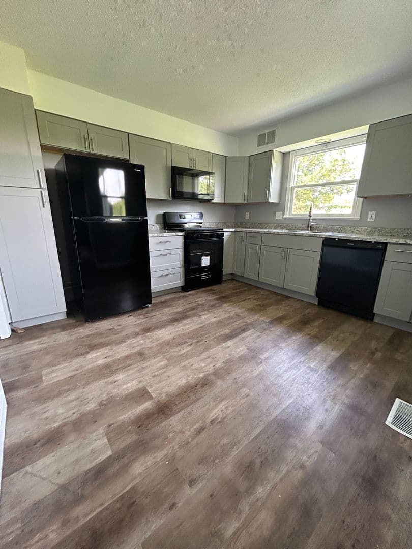 Omaha House: 6607 N 65th Street
