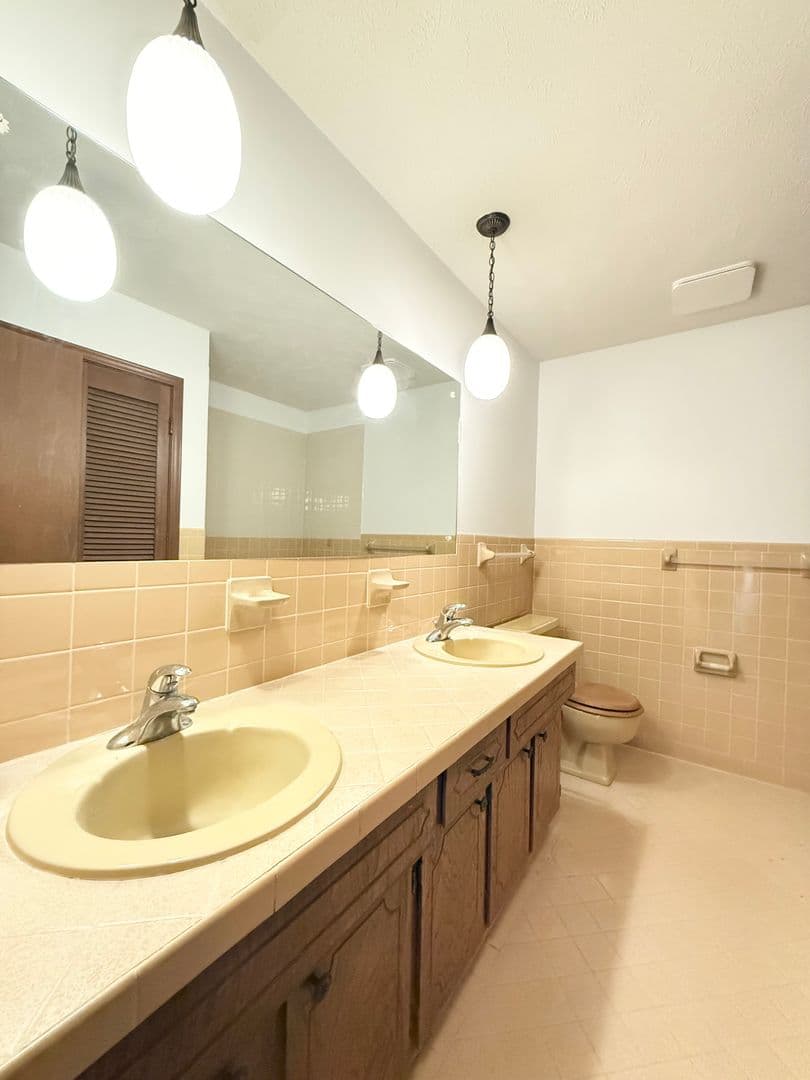 Omaha House: 2608 N 93rd St